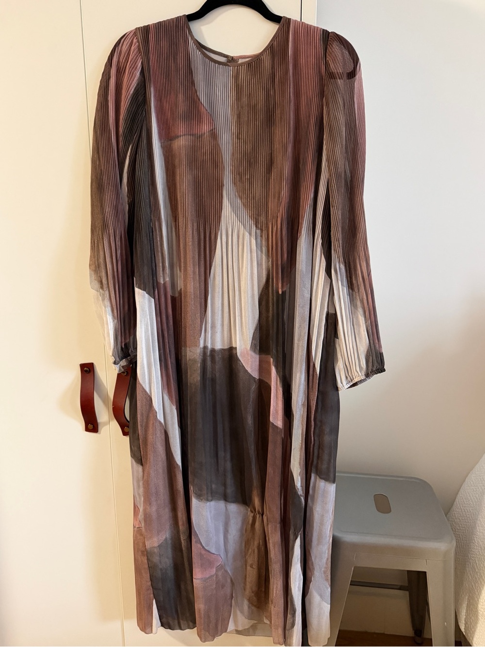 Aritzia Wilfred Long-Sleeve Pleated Abstract Midi Dress in Brown and Pink